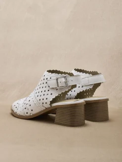 Sandales montantes cuir perforé