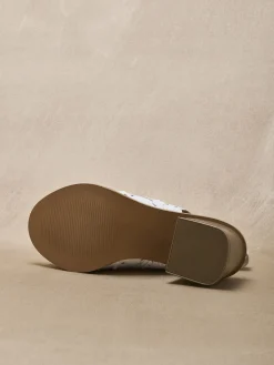 Sandales montantes cuir perforé