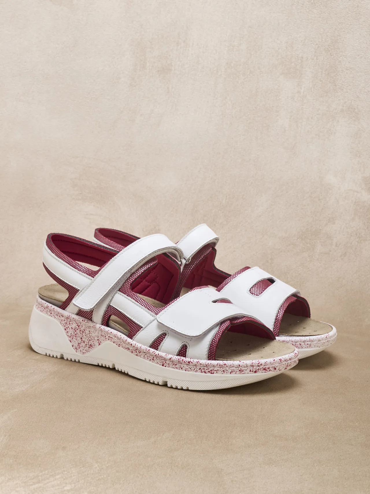 Sandales ouverture totale par scratchs