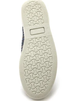 Sans-gêne en cuir perforés