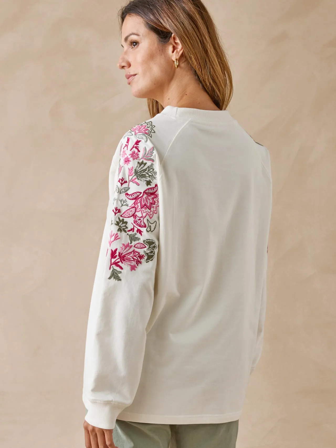 Sweat-shirt fantaisie manches brodées