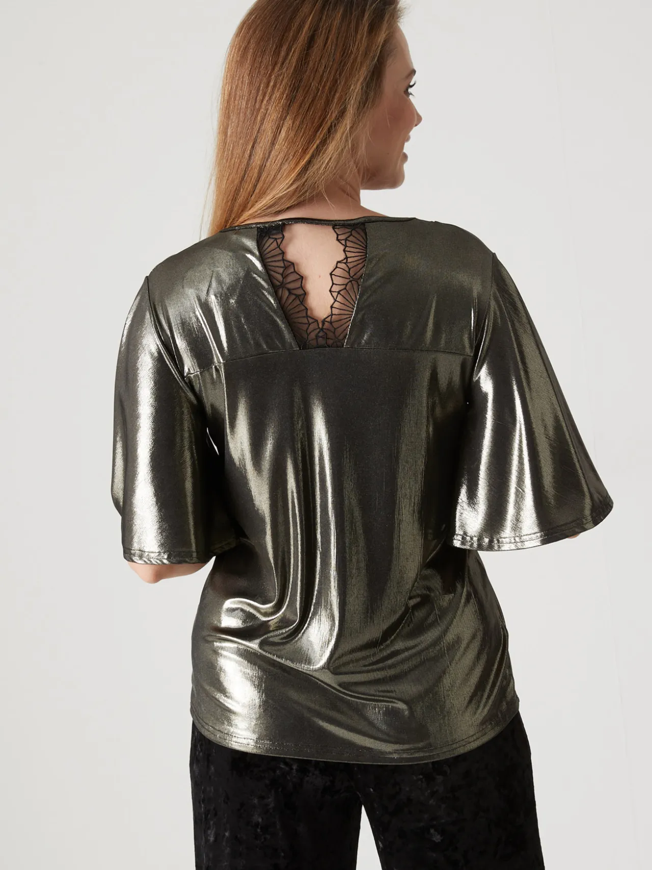 Tee-shirt brillant avec dentelle