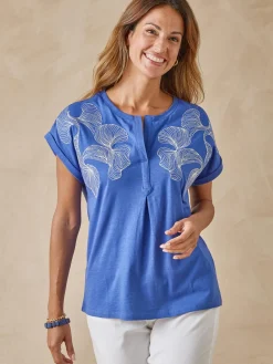 Tee-shirt brodé encolure tunisienne