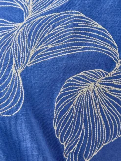 Tee-shirt brodé encolure tunisienne