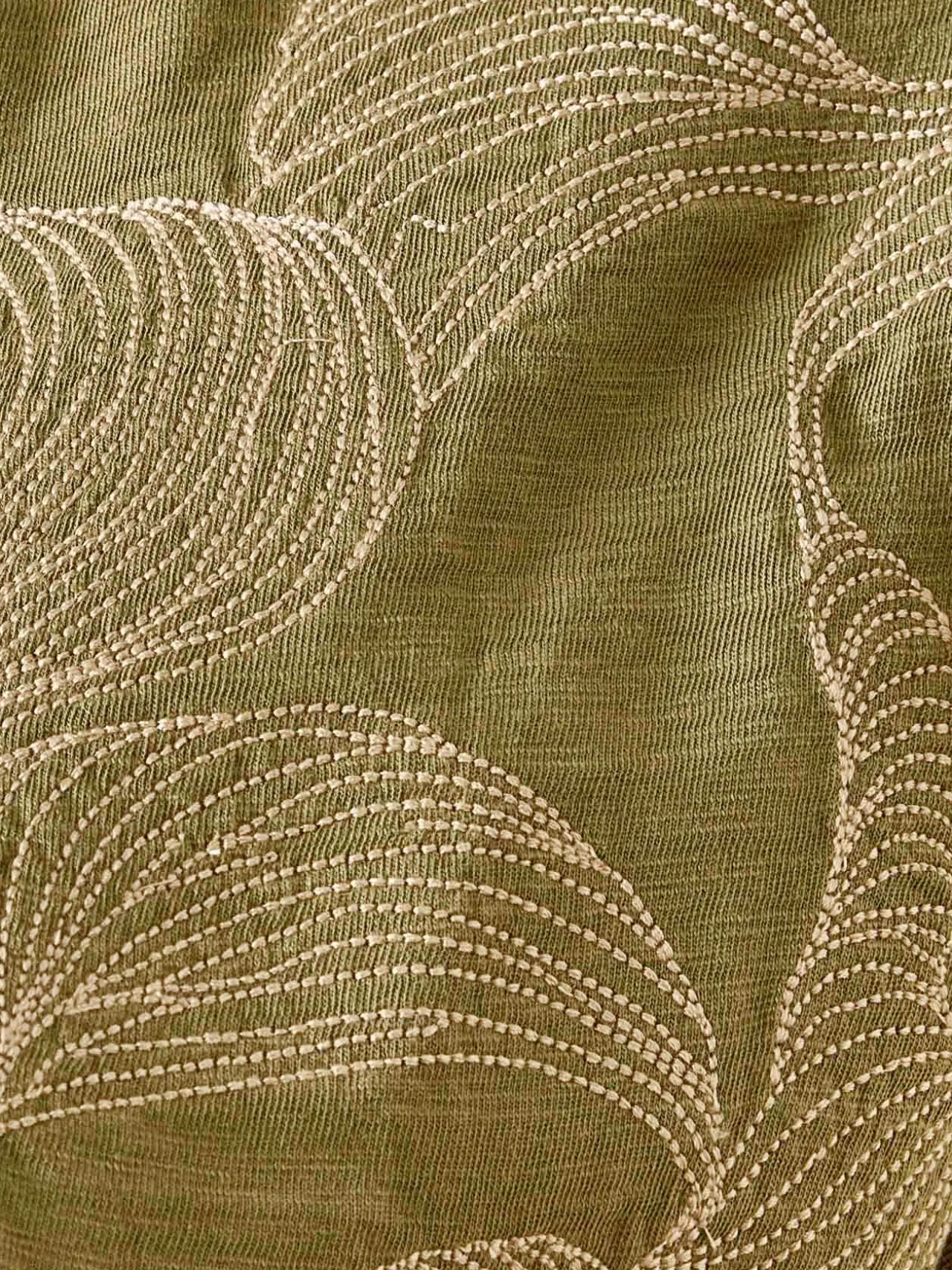 Tee-shirt brodé encolure tunisienne