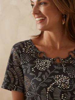 Tee-shirt encolure fantaisie