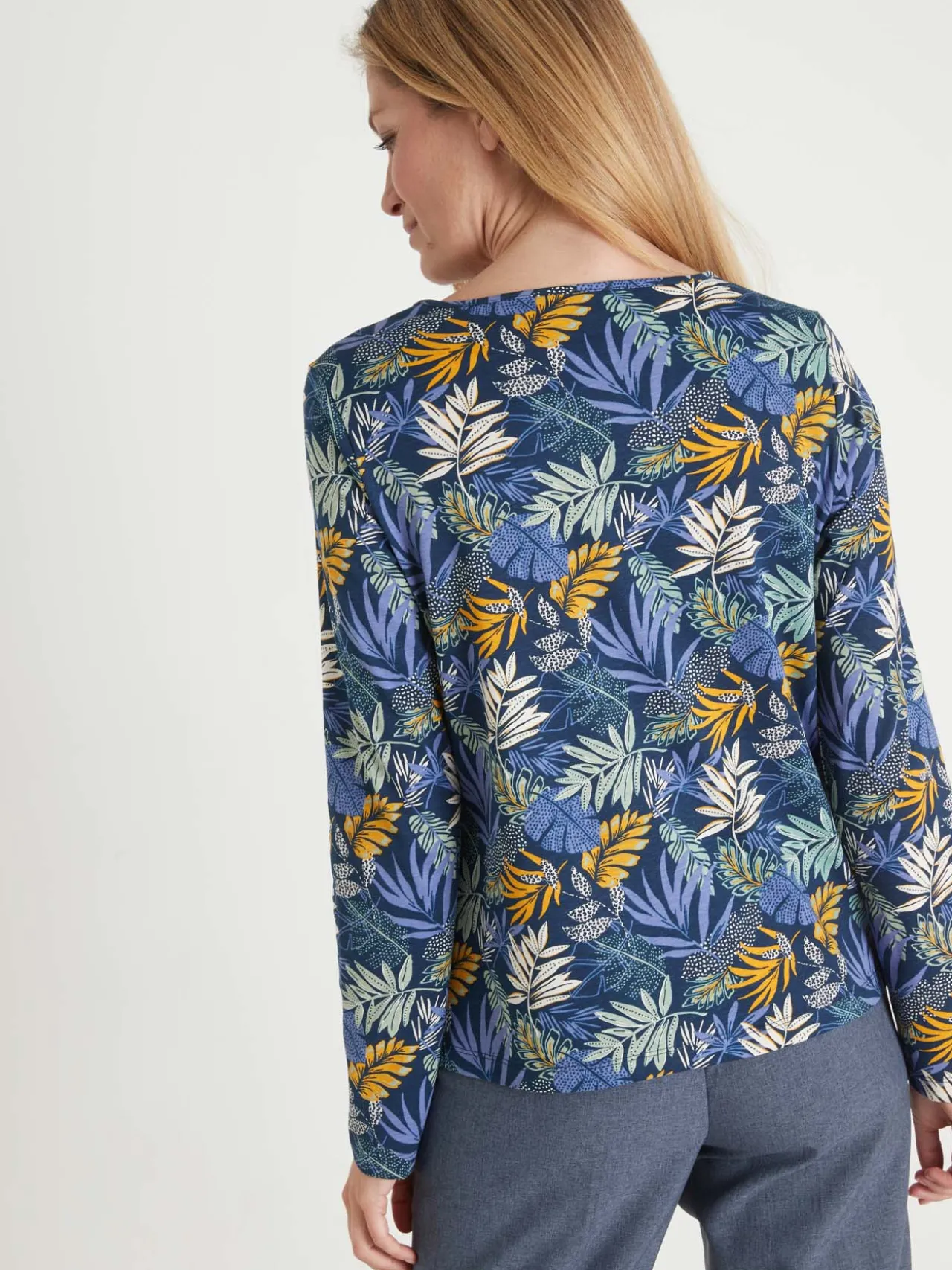 Tee-shirt encolure fantaisie