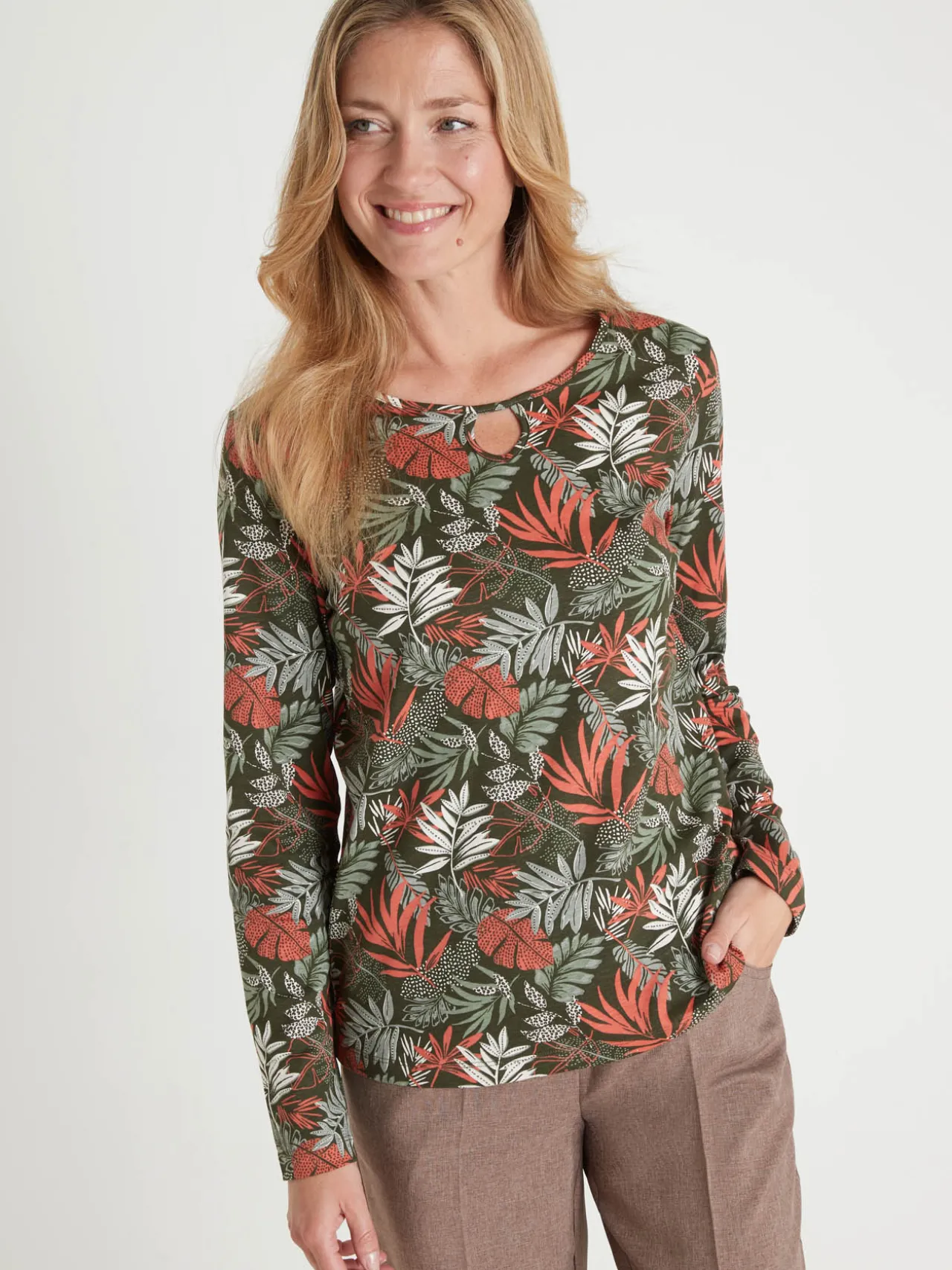 Tee-shirt encolure fantaisie