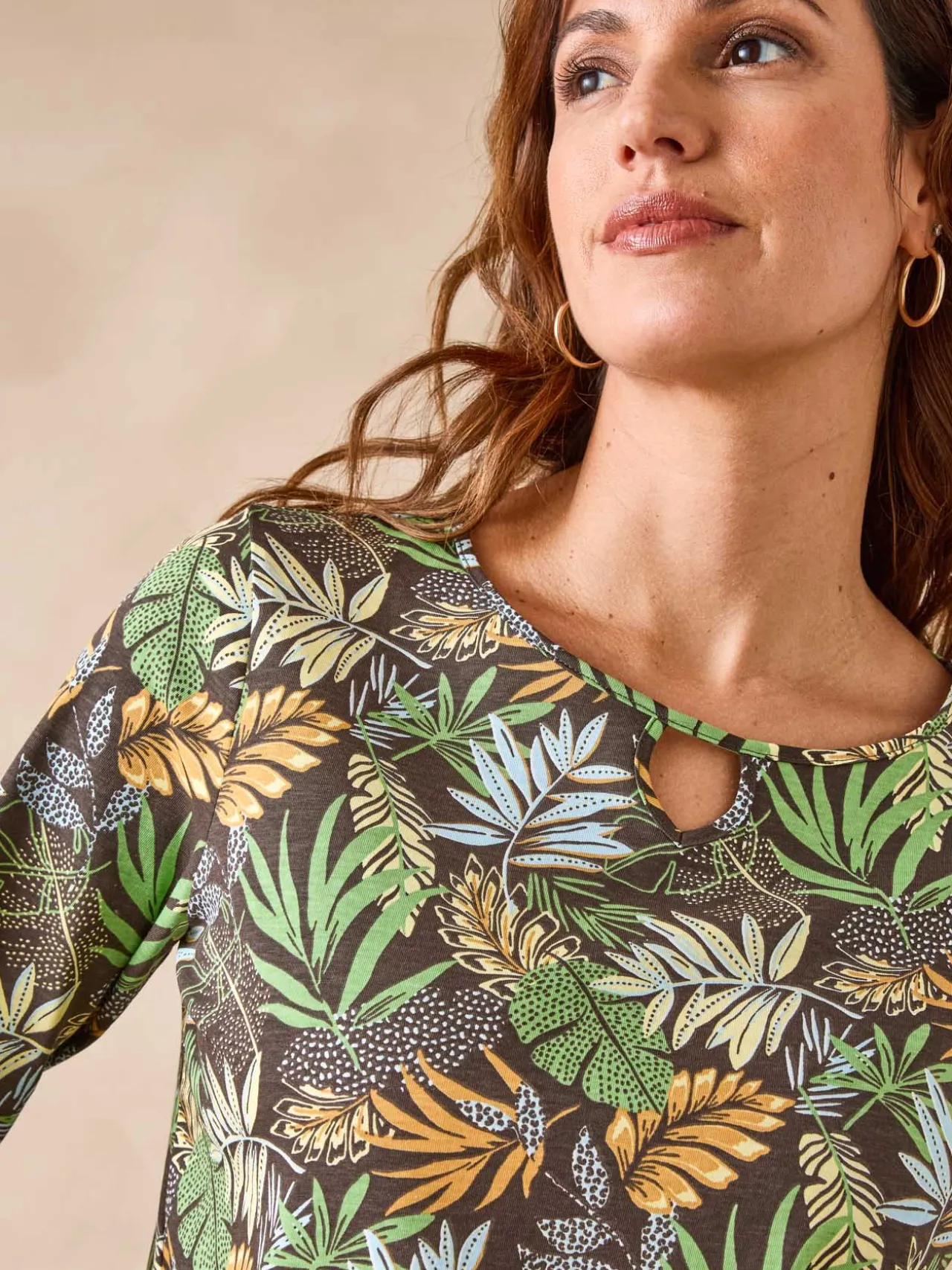 Tee-shirt encolure fantaisie