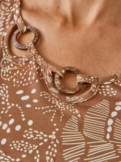 Tee-shirt encolure fantaisie