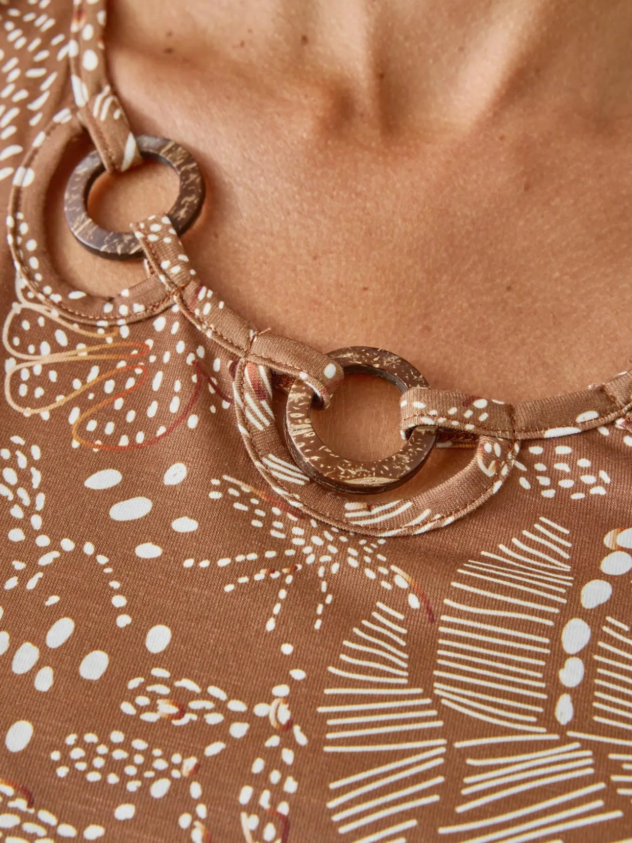 Tee-shirt encolure fantaisie