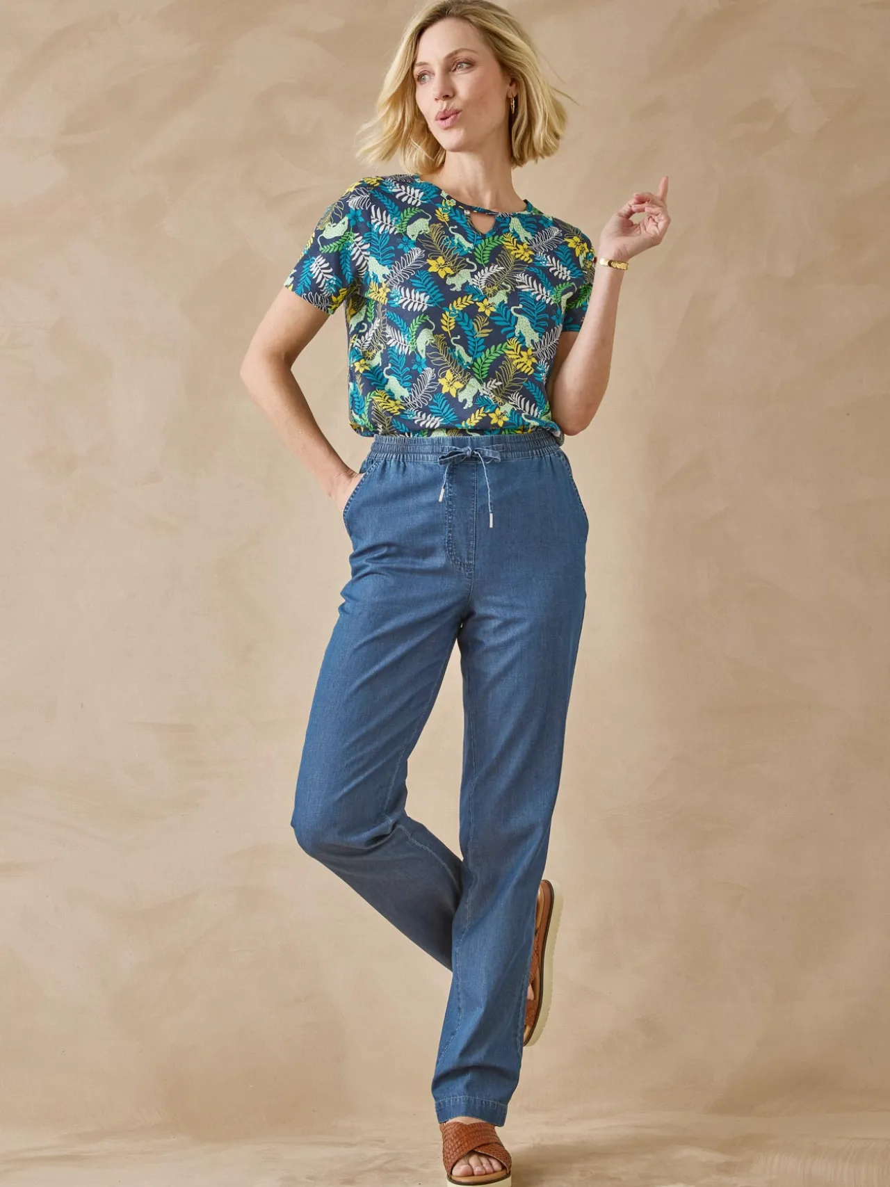 Tee-shirt encolure fantaisie