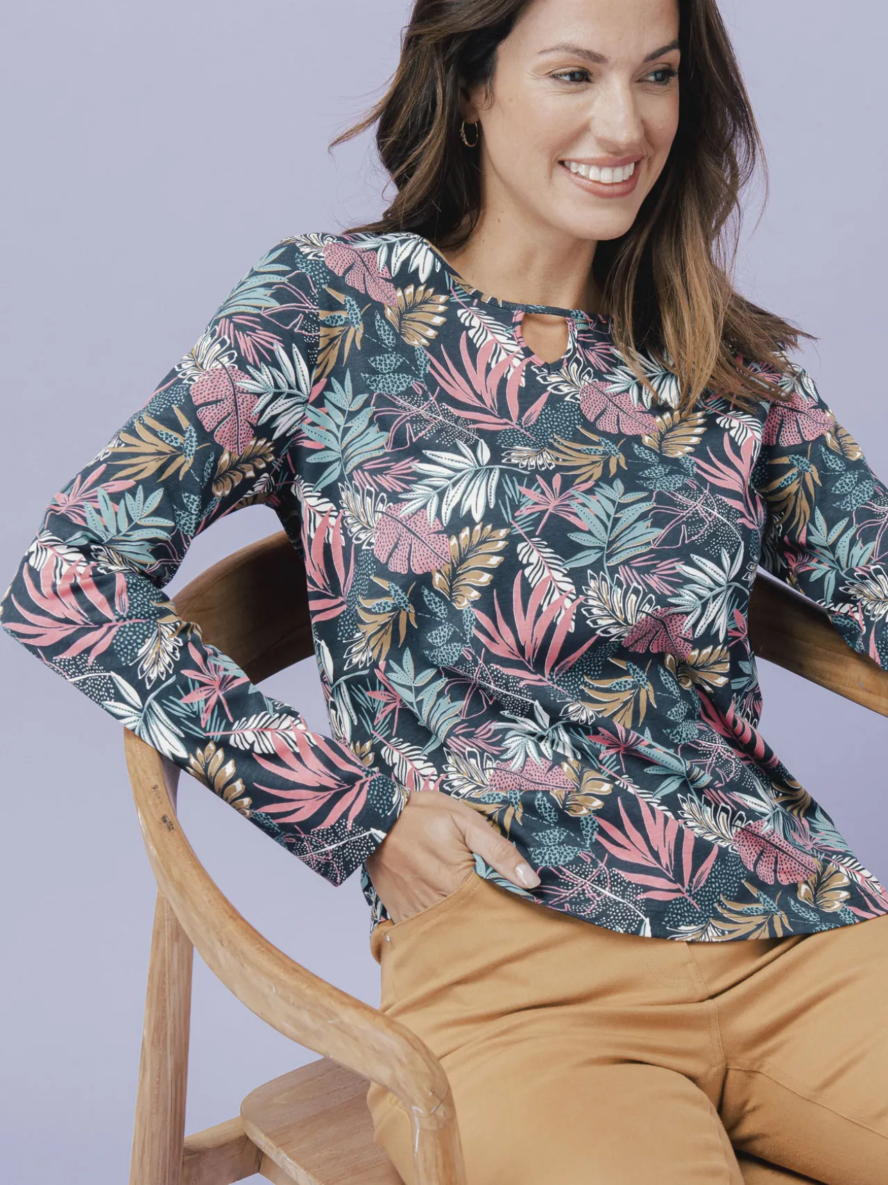 Tee-shirt encolure fantaisie