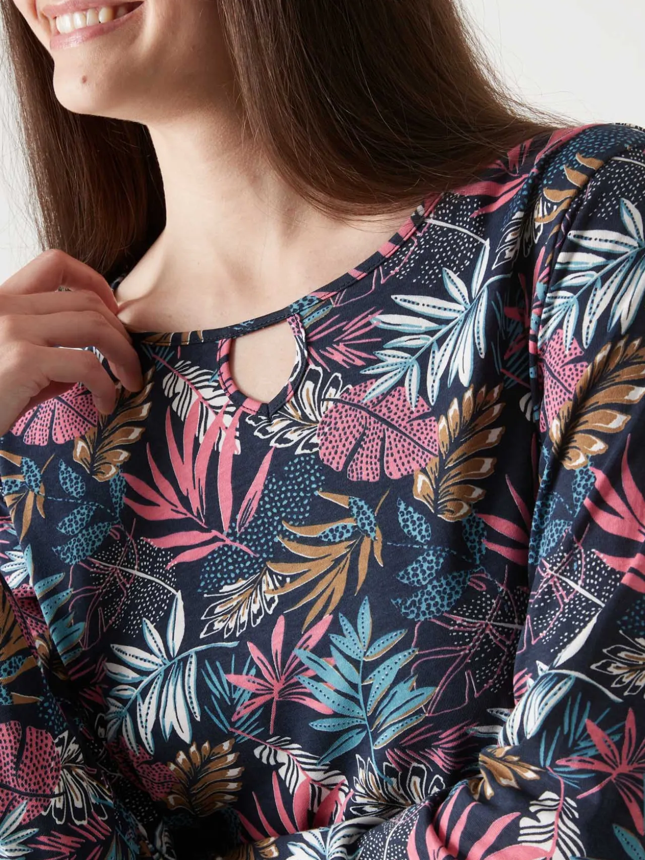 Tee-shirt encolure fantaisie