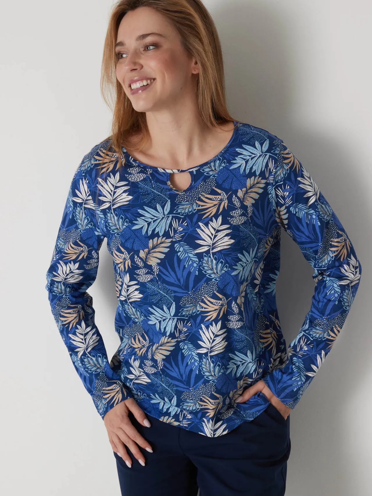 Tee-shirt encolure fantaisie