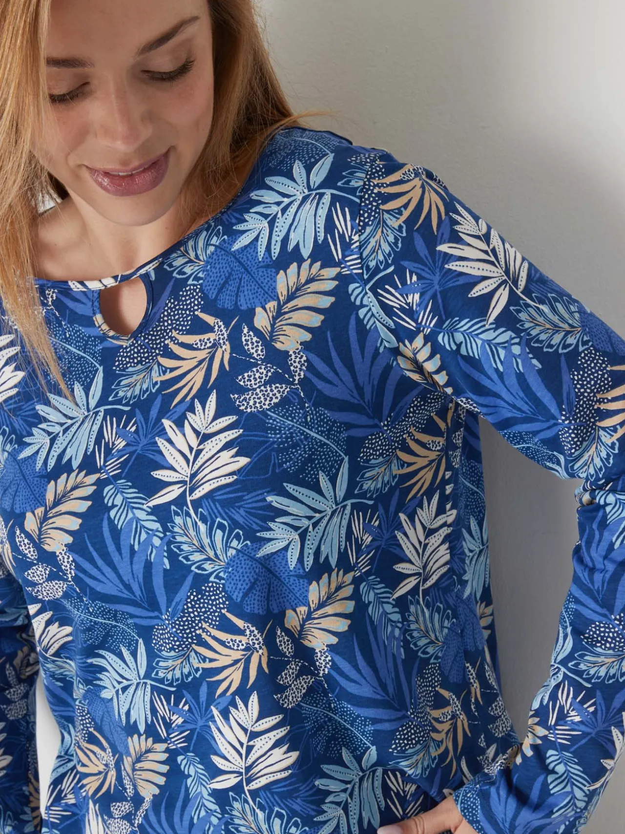 Tee-shirt encolure fantaisie