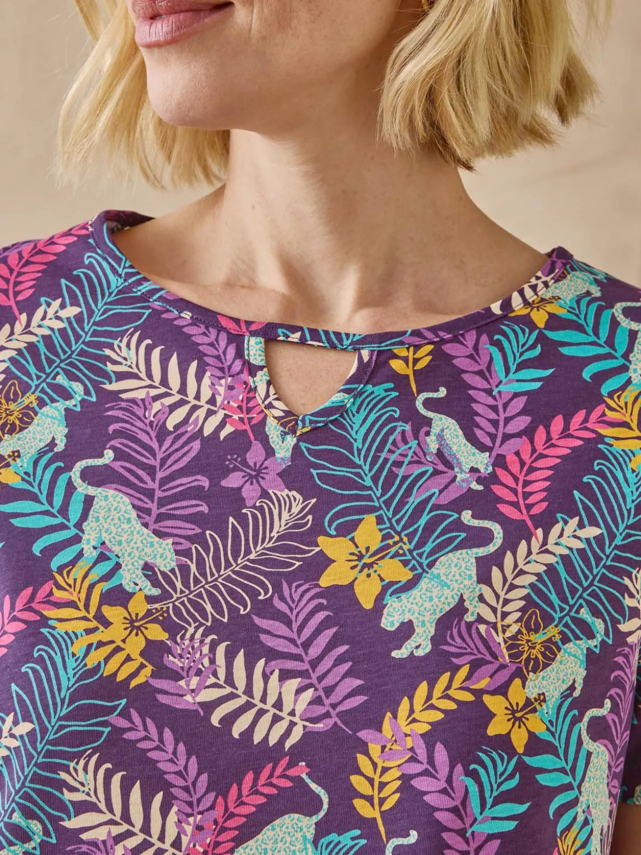 Tee-shirt encolure fantaisie